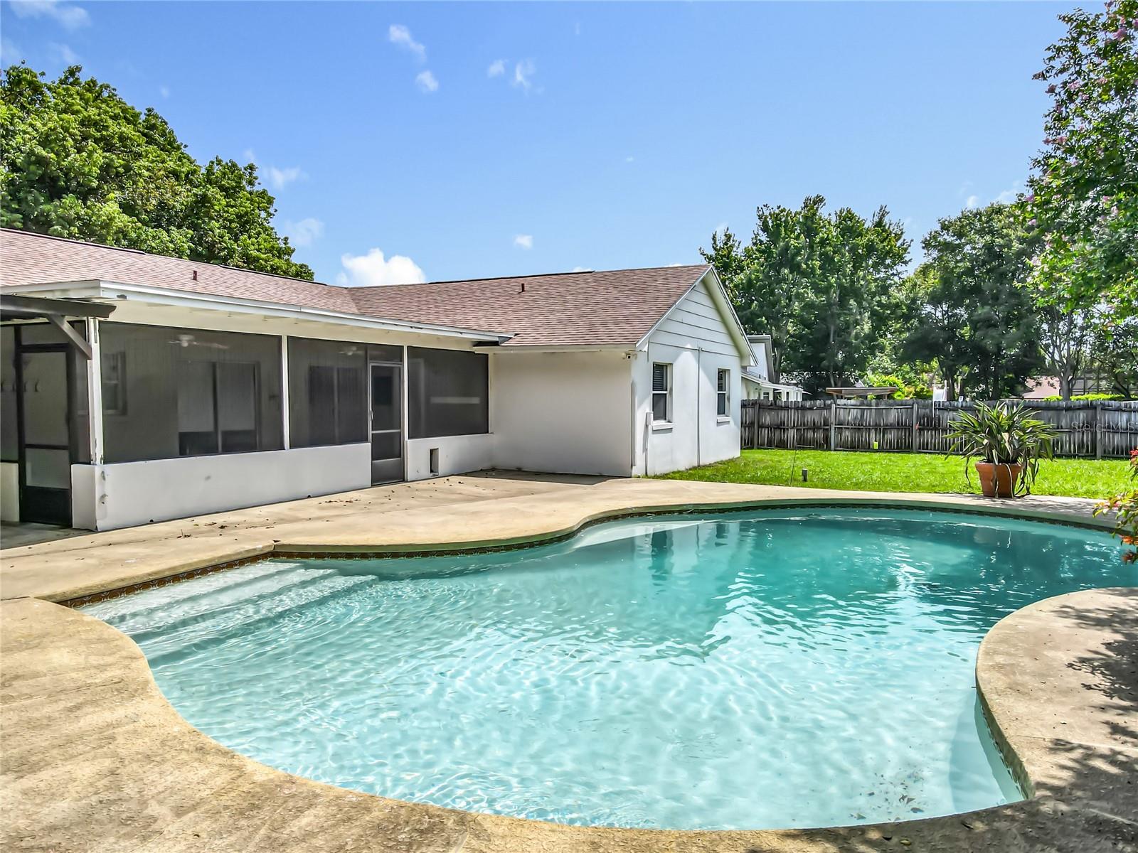 Image 70 of 84 For 293 Cambridge Drive