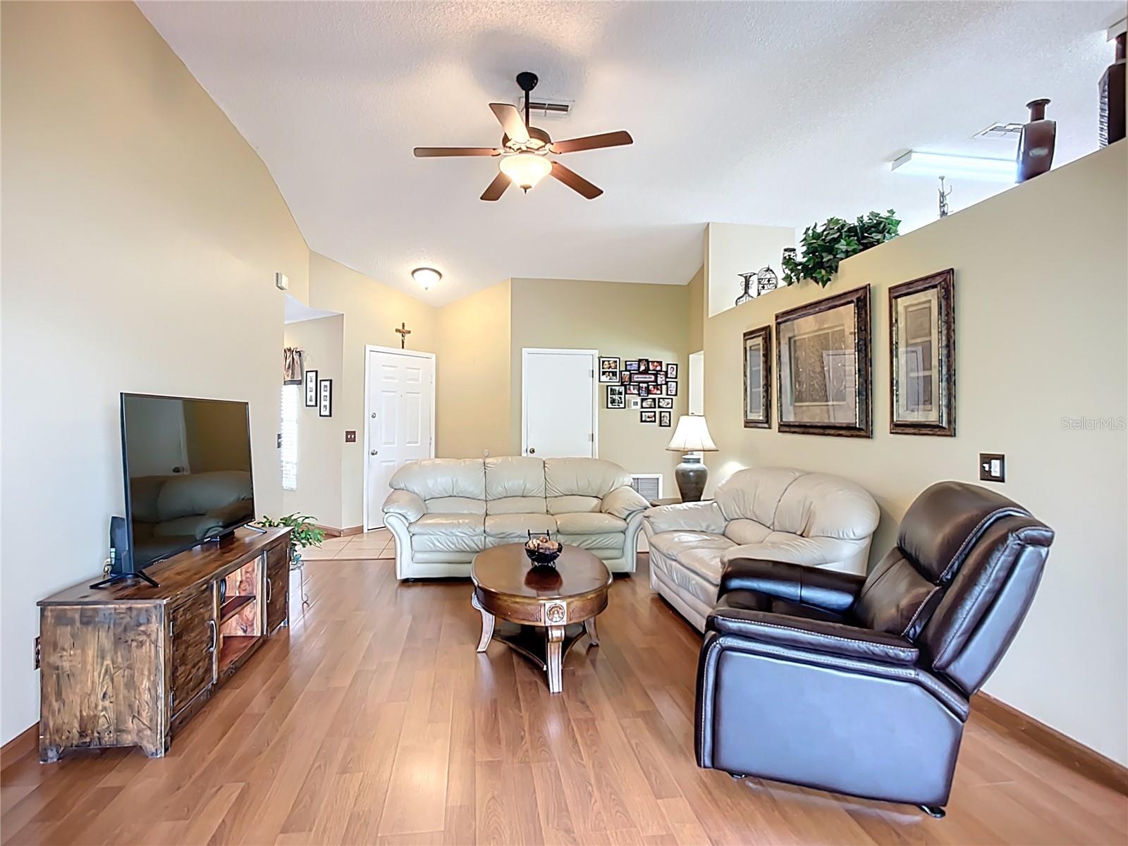 Image 11 of 62 For 1002 50th Street E