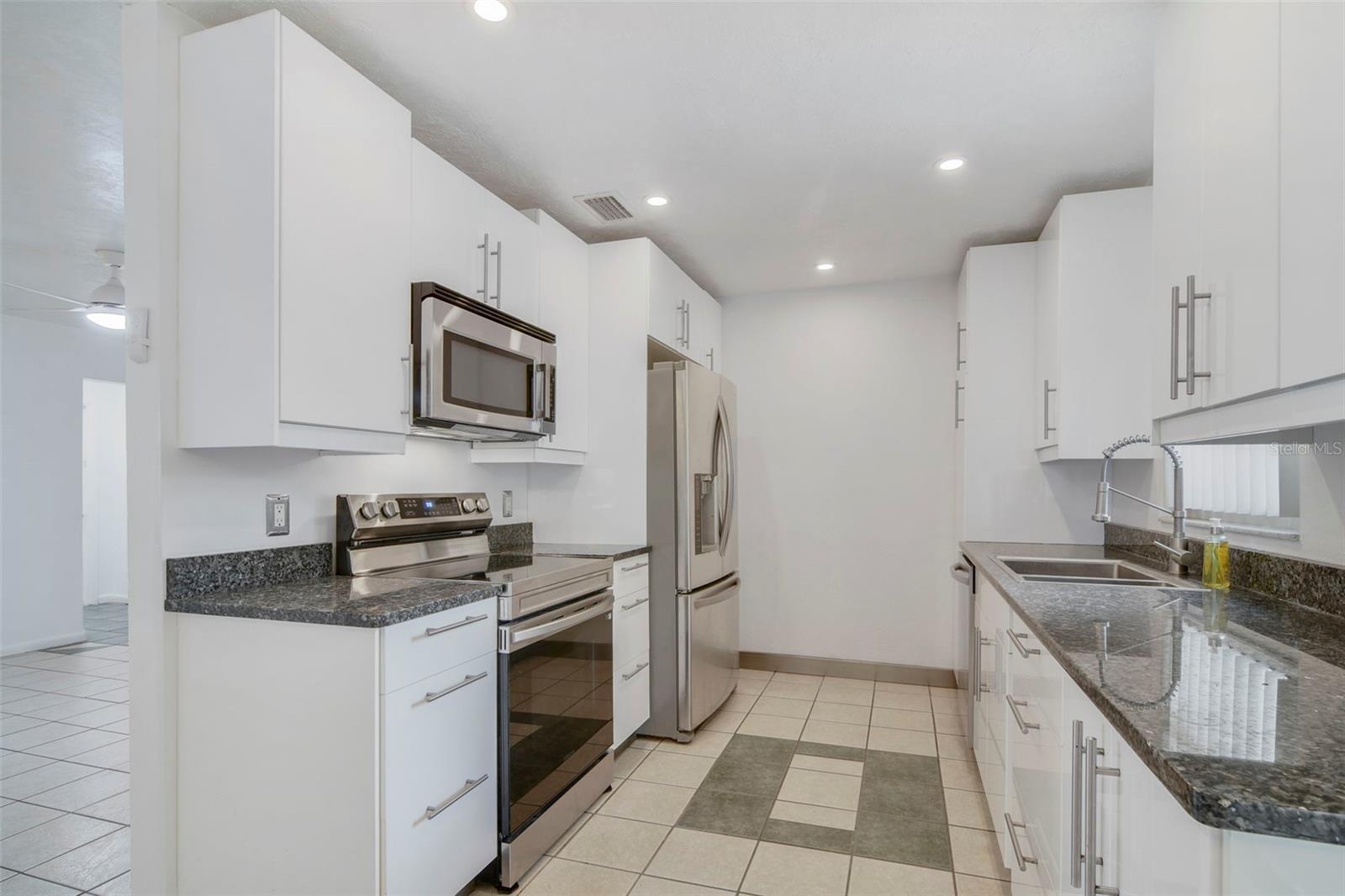 Image 8 of 29 For 712 Eagle Avenue