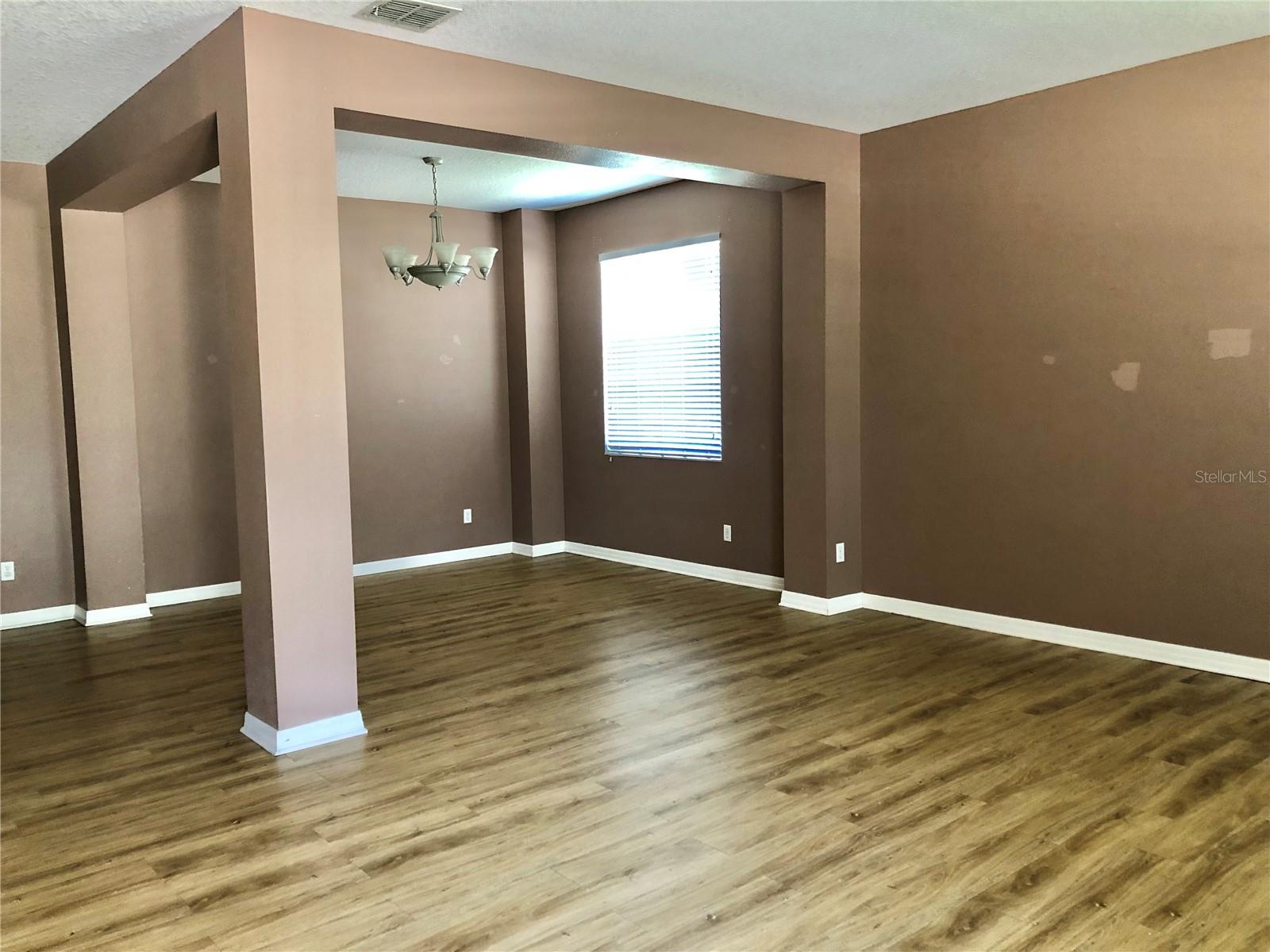 Image 4 of 33 For 1000 Araminta Street