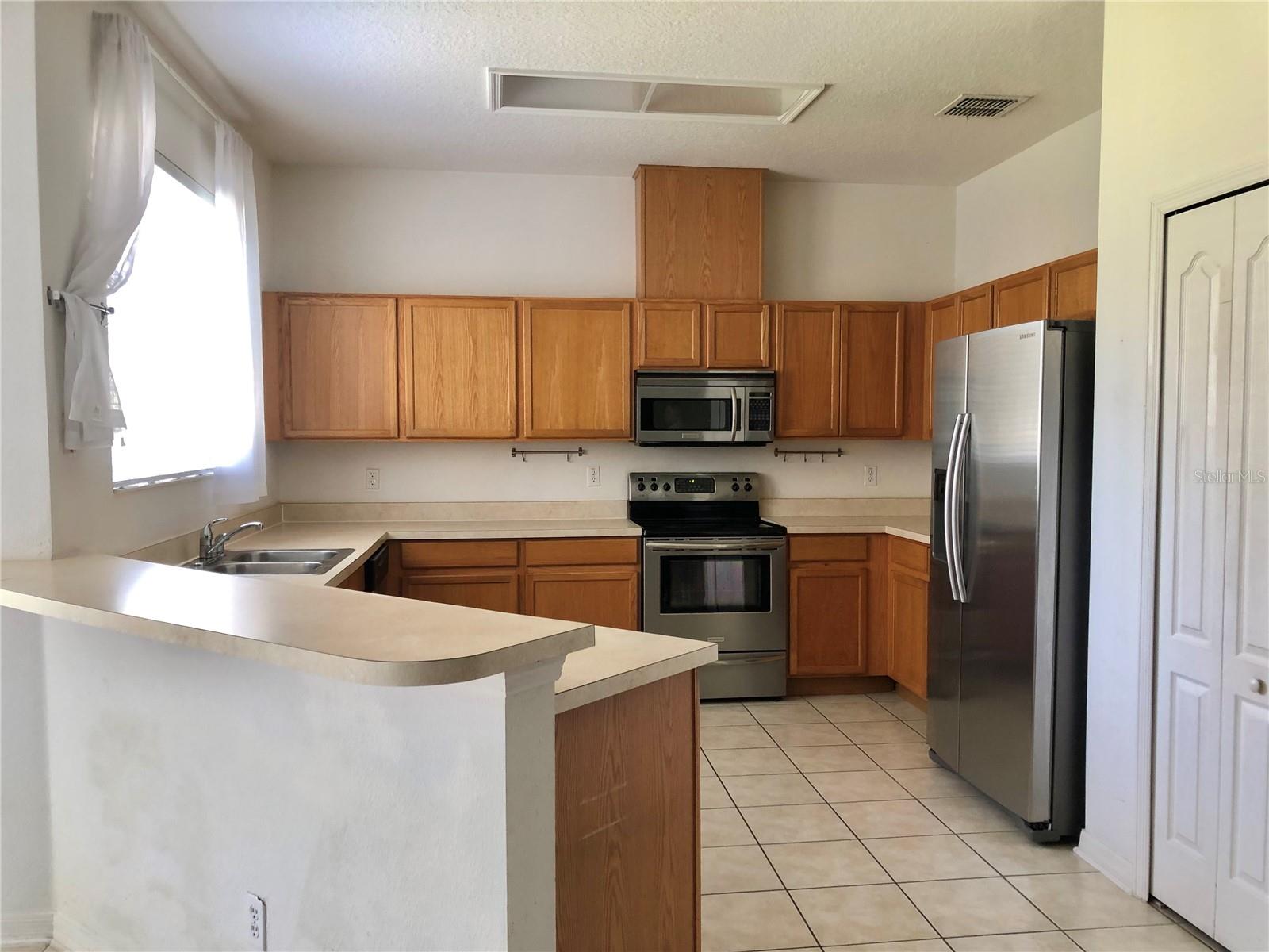 Image 8 of 33 For 1000 Araminta Street