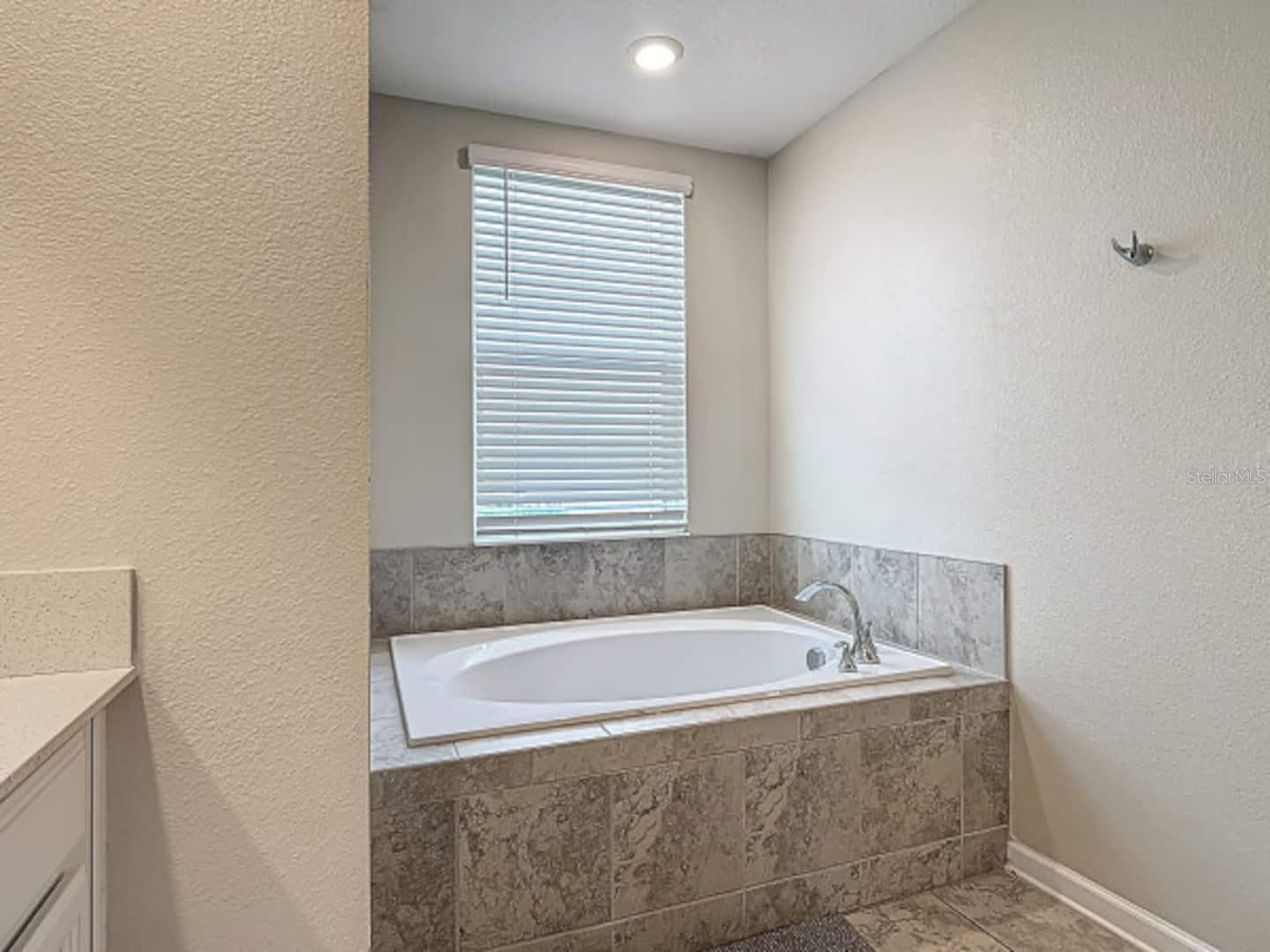 Image 21 of 36 For 1141 Challenge Drive 1201