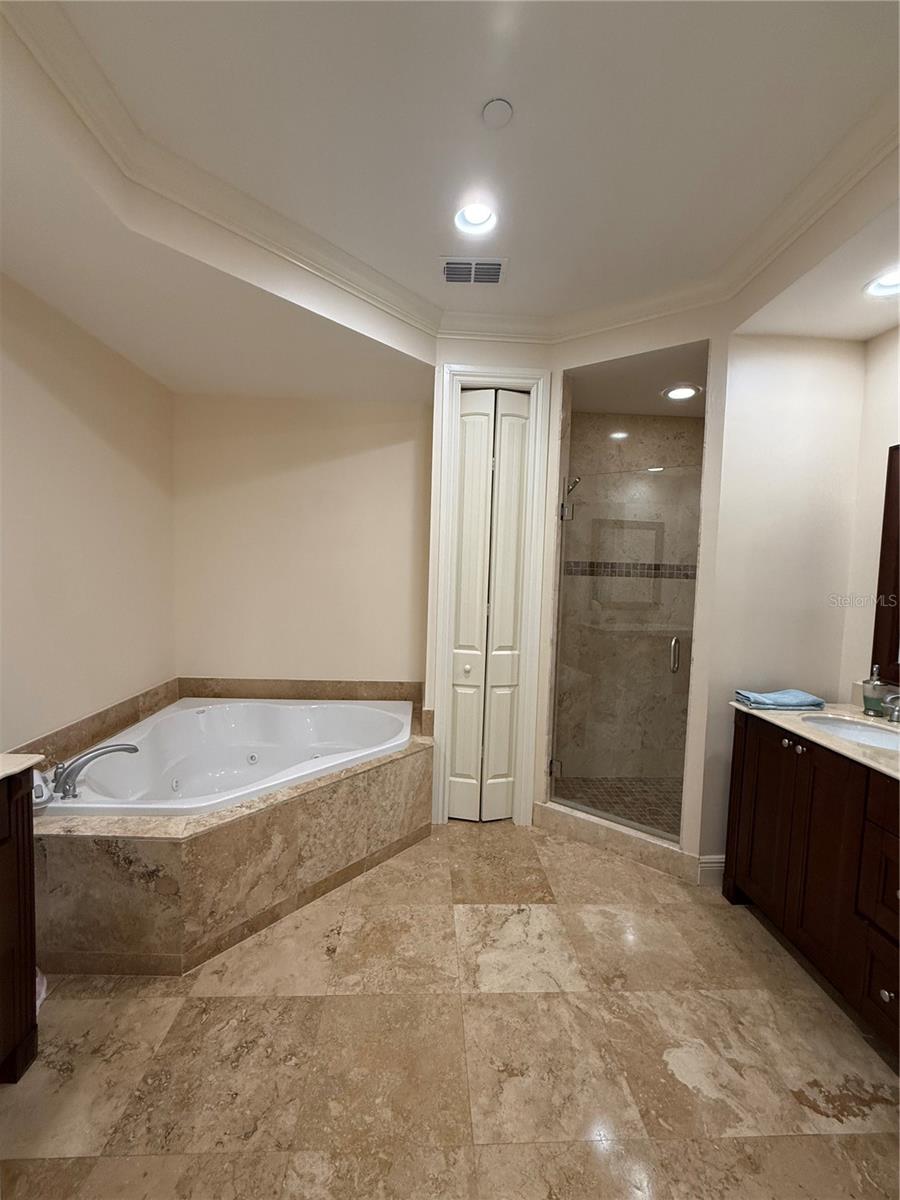 Image 10 of 16 For 2351 Lakeview Drive 205