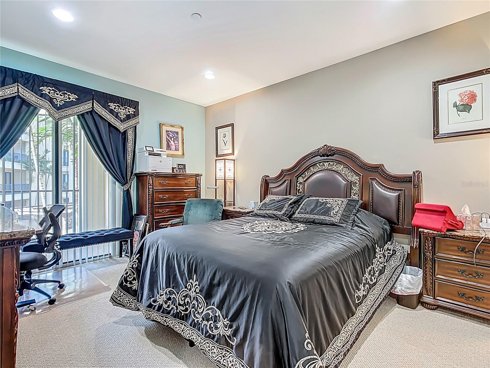 Image 21 of 38 For 2351 Lakeview Drive 205