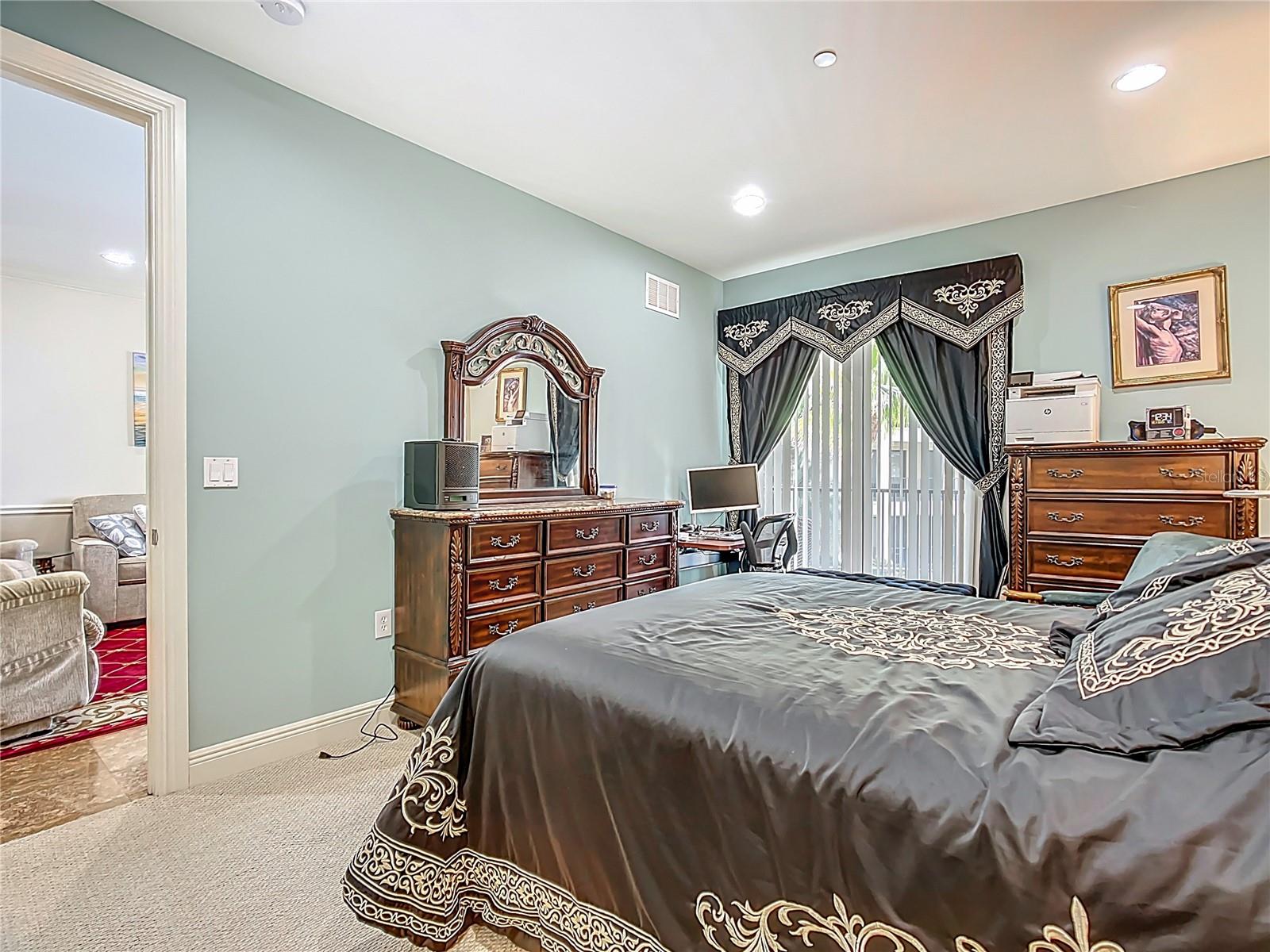 Image 22 of 38 For 2351 Lakeview Drive 205