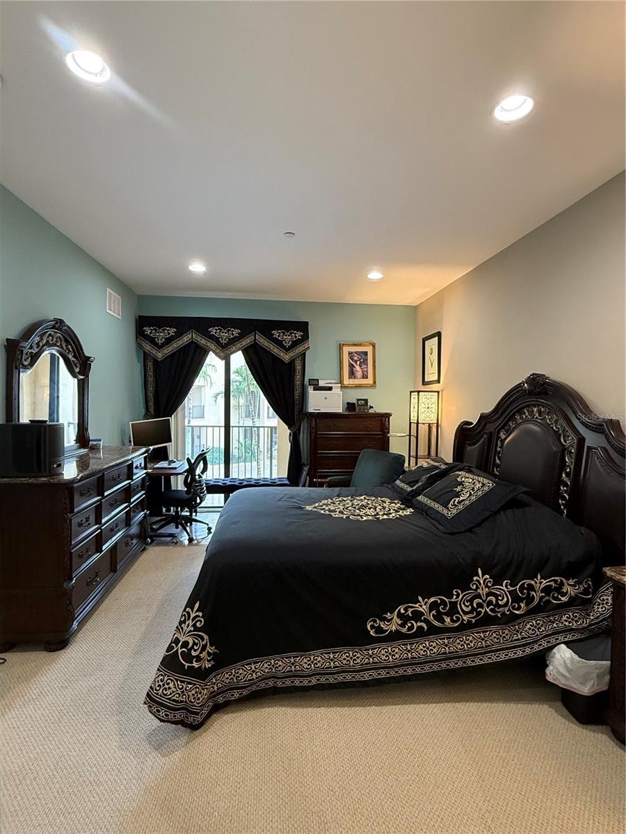Image 7 of 16 For 2351 Lakeview Drive 205