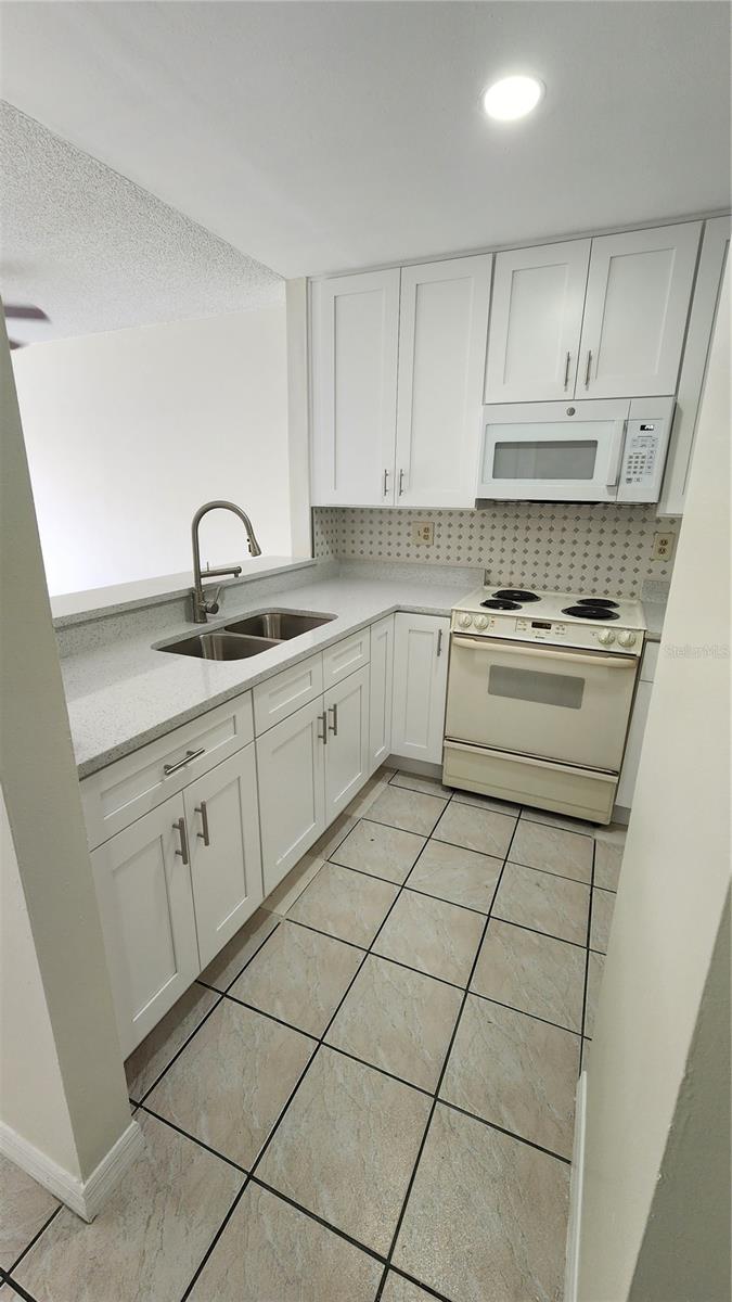 Image 5 of 17 For 2108 Bahamas Court 2108