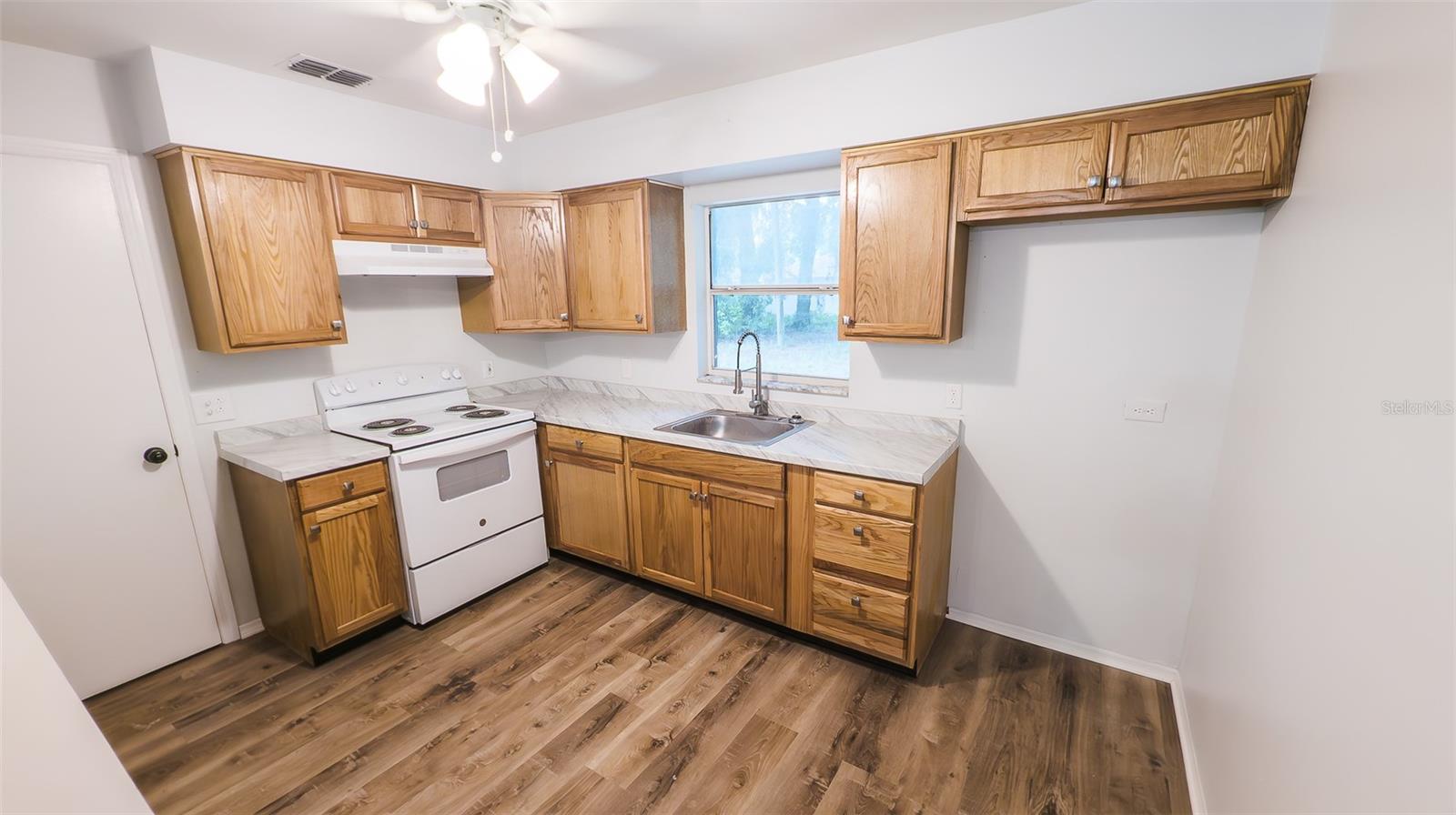 Image 2 of 26 For 611 4th Street
