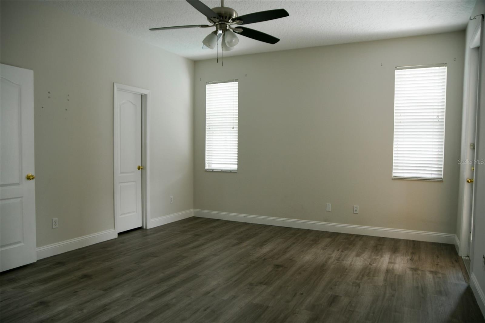 Image 17 of 19 For 4943 Solimartin Drive