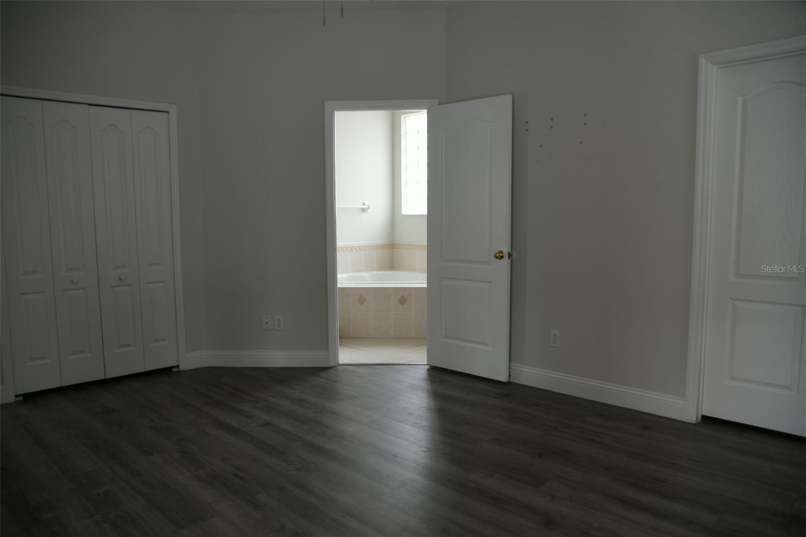 Image 6 of 19 For 4943 Solimartin Drive
