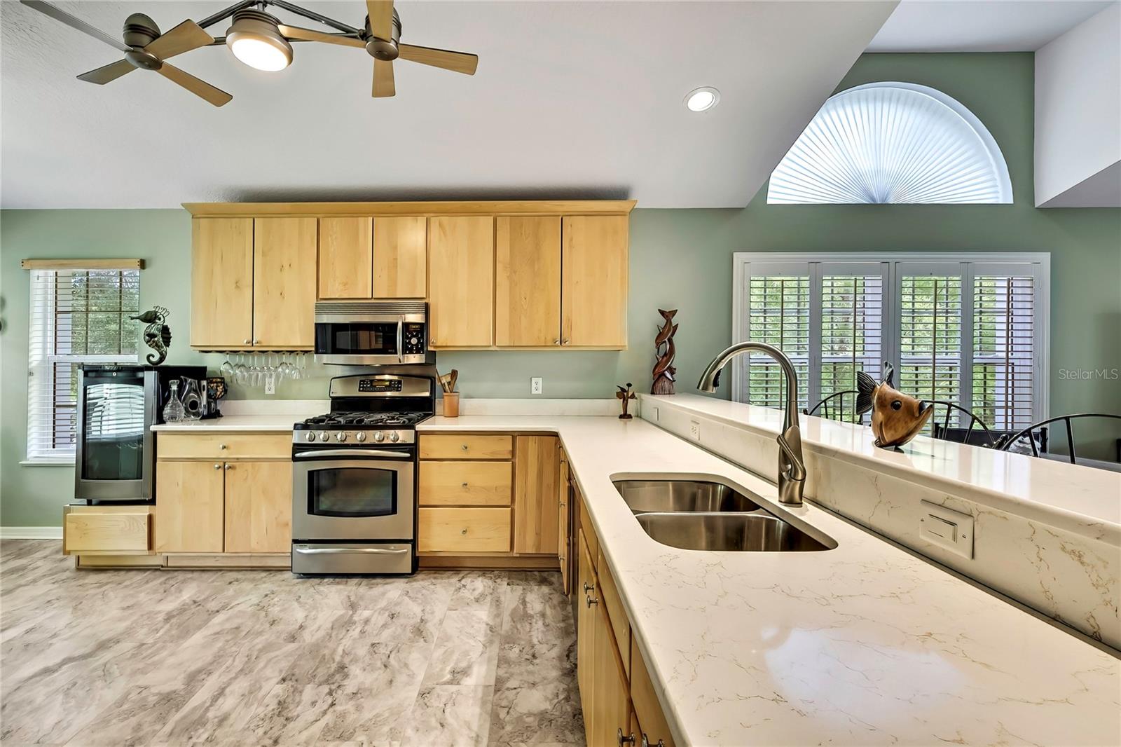 Image 9 of 51 For 11960 Blue Bayou Court 361