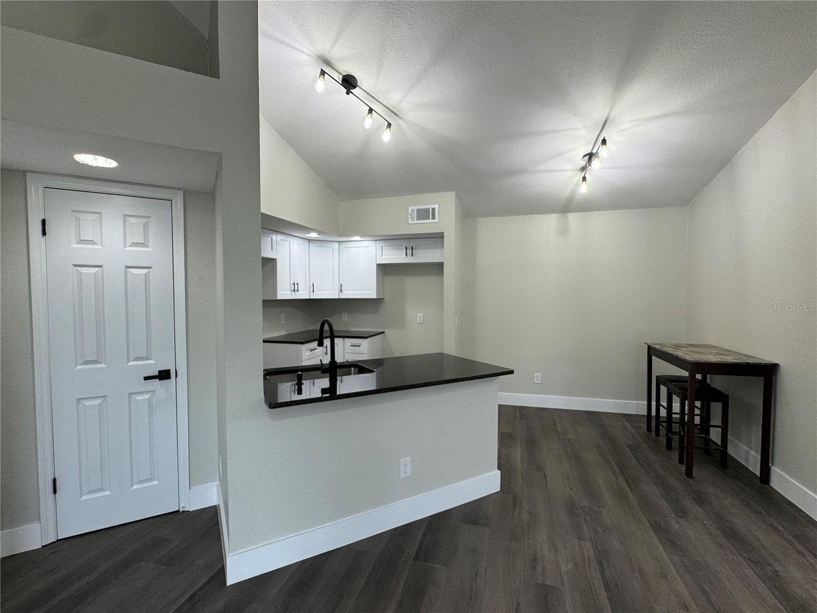 Image 3 of 14 For 4532 Commander Drive 2134