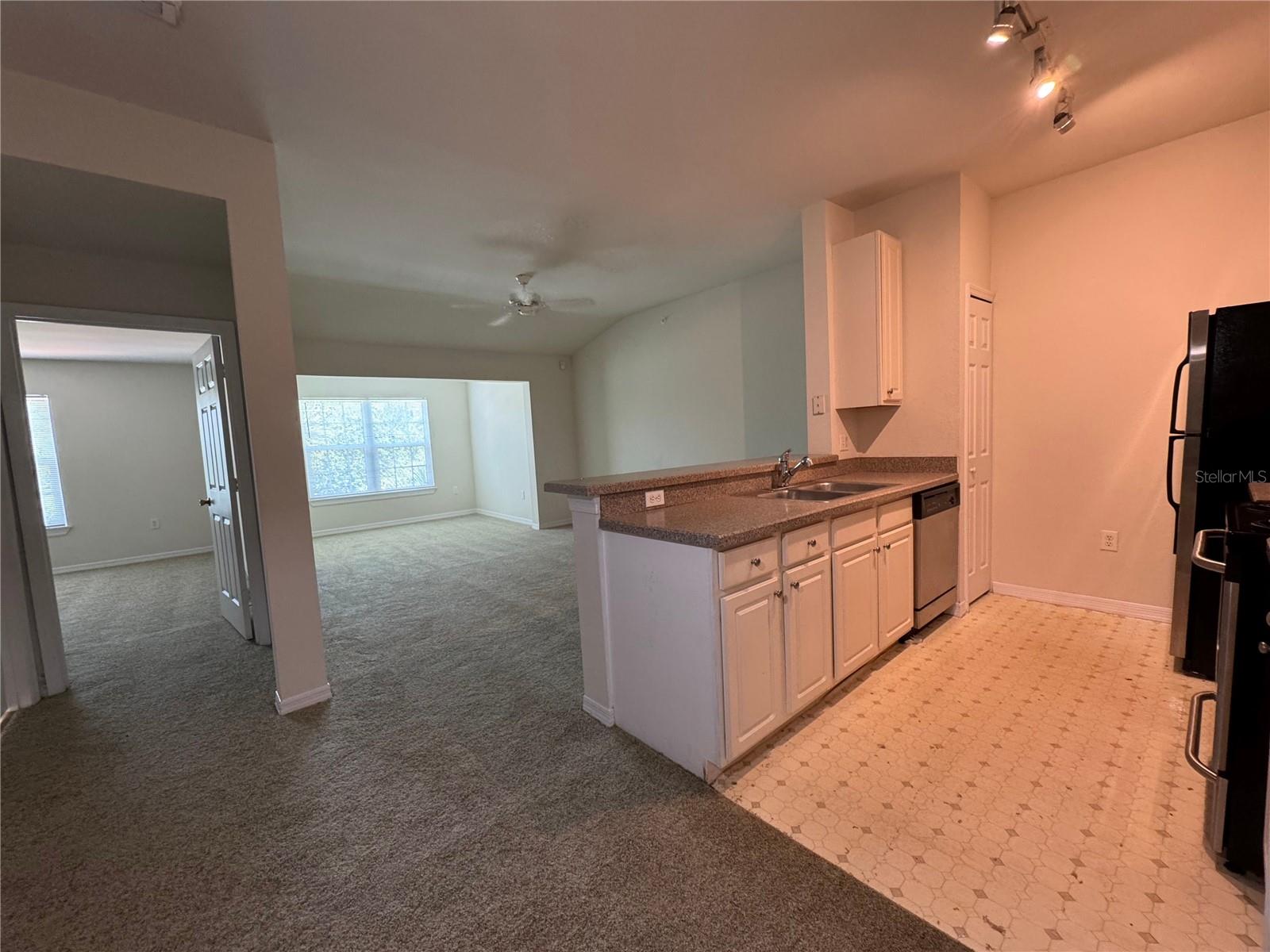Image 2 of 16 For 5459 Vineland Road 4304