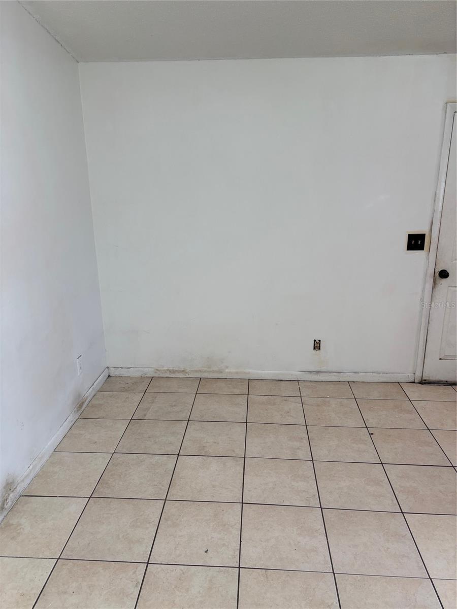 Image 3 of 12 For 244 Hastings Street