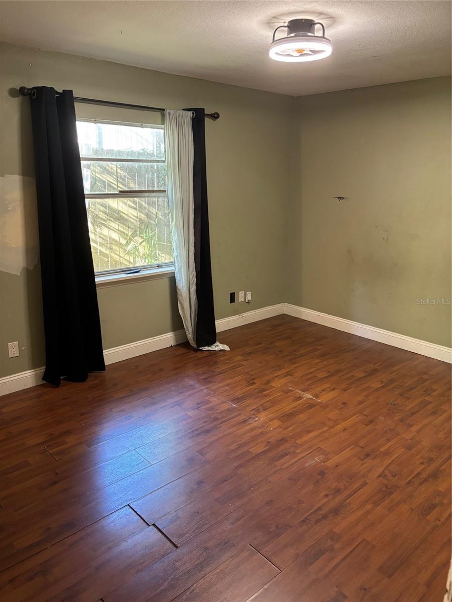 Image 8 of 12 For 244 Hastings Street