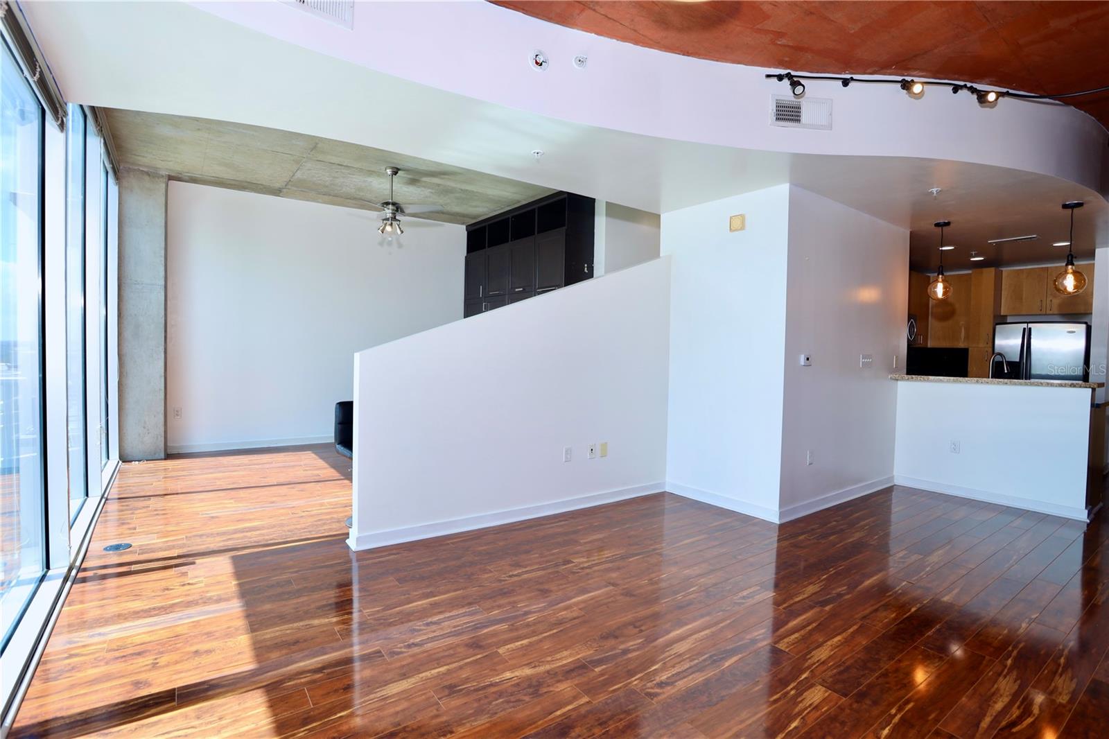 Image 10 of 26 For 155 Court Avenue 1113