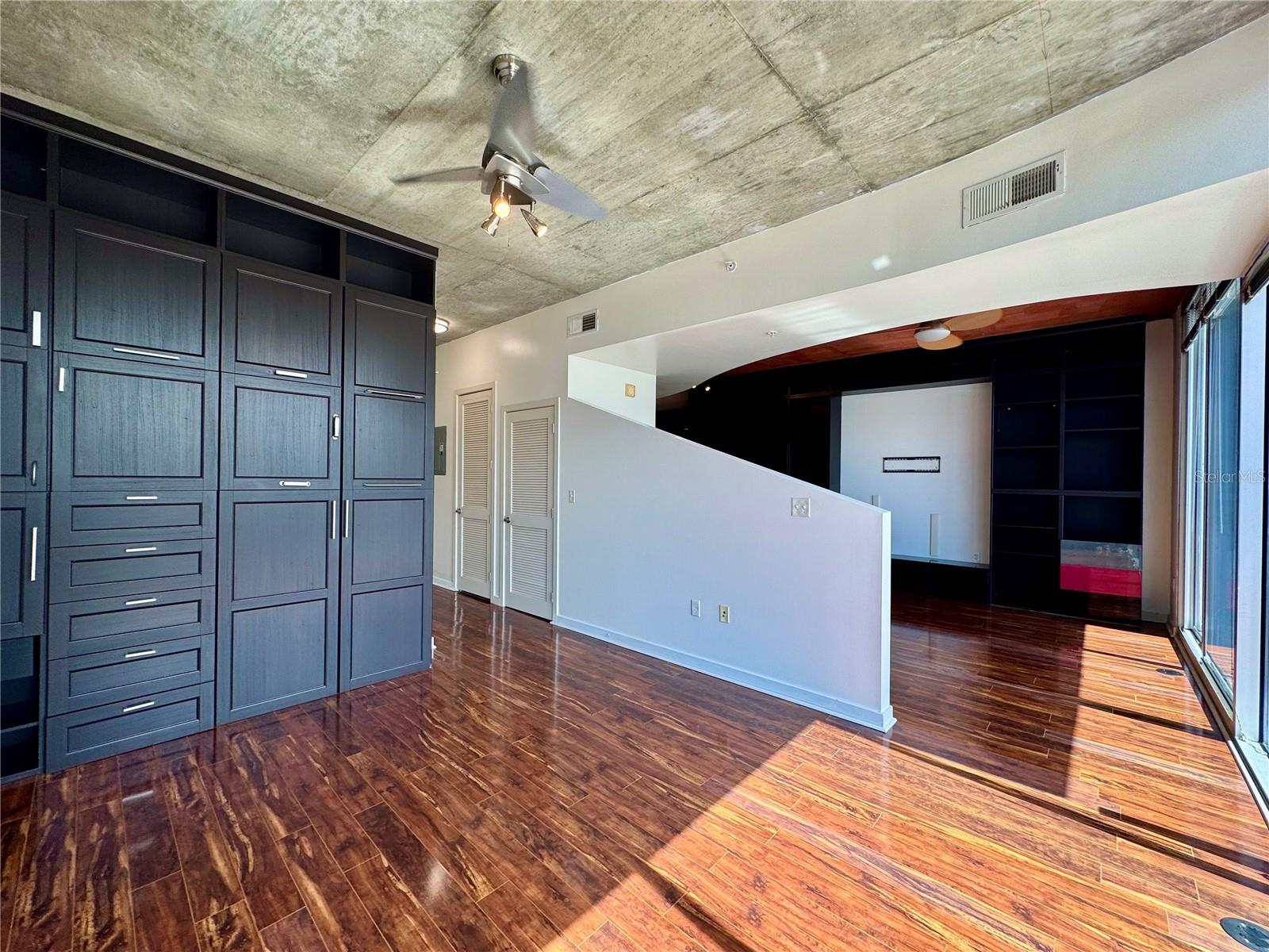 Image 12 of 26 For 155 Court Avenue 1113
