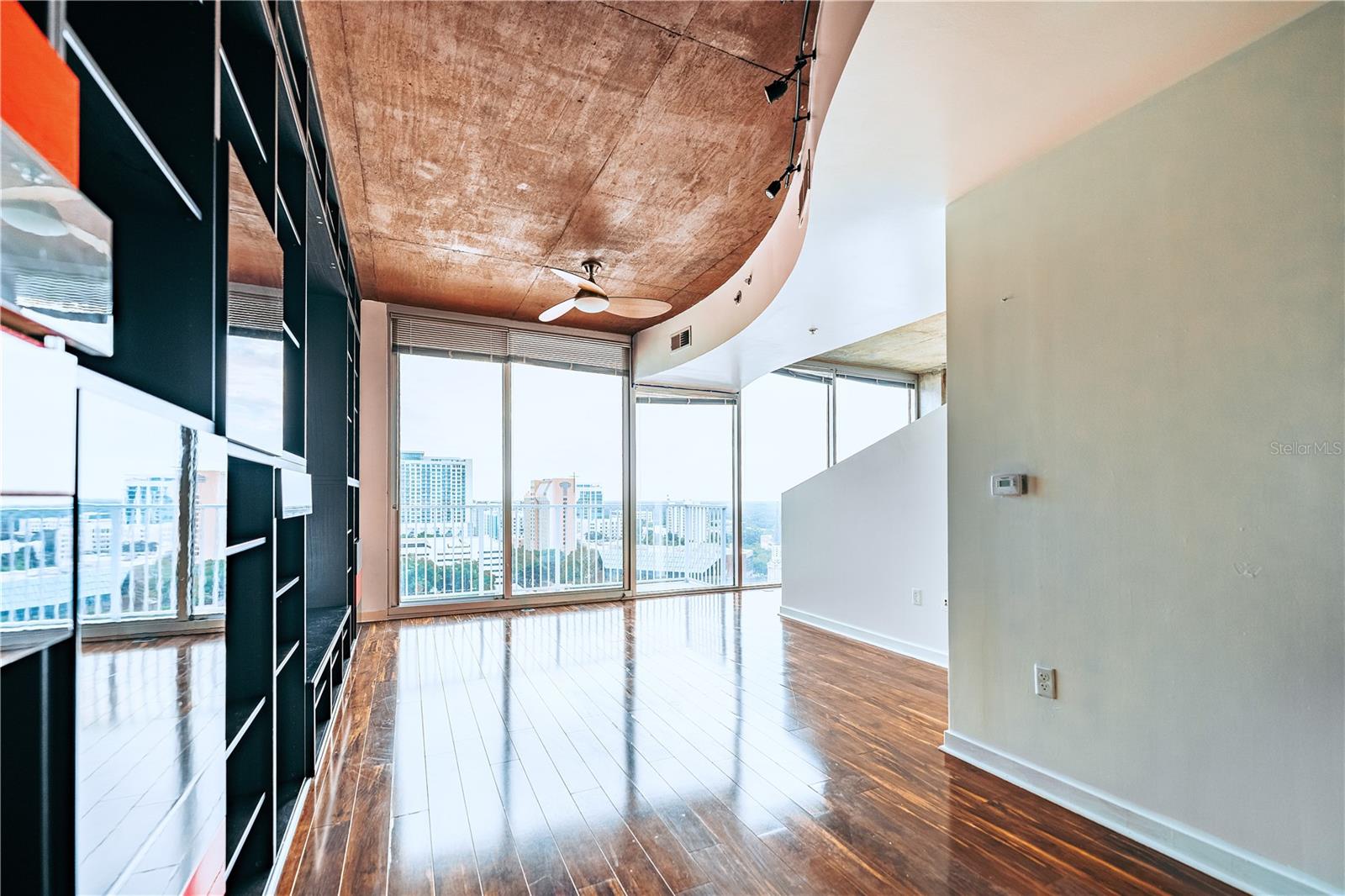 Image 2 of 26 For 155 Court Avenue 1113
