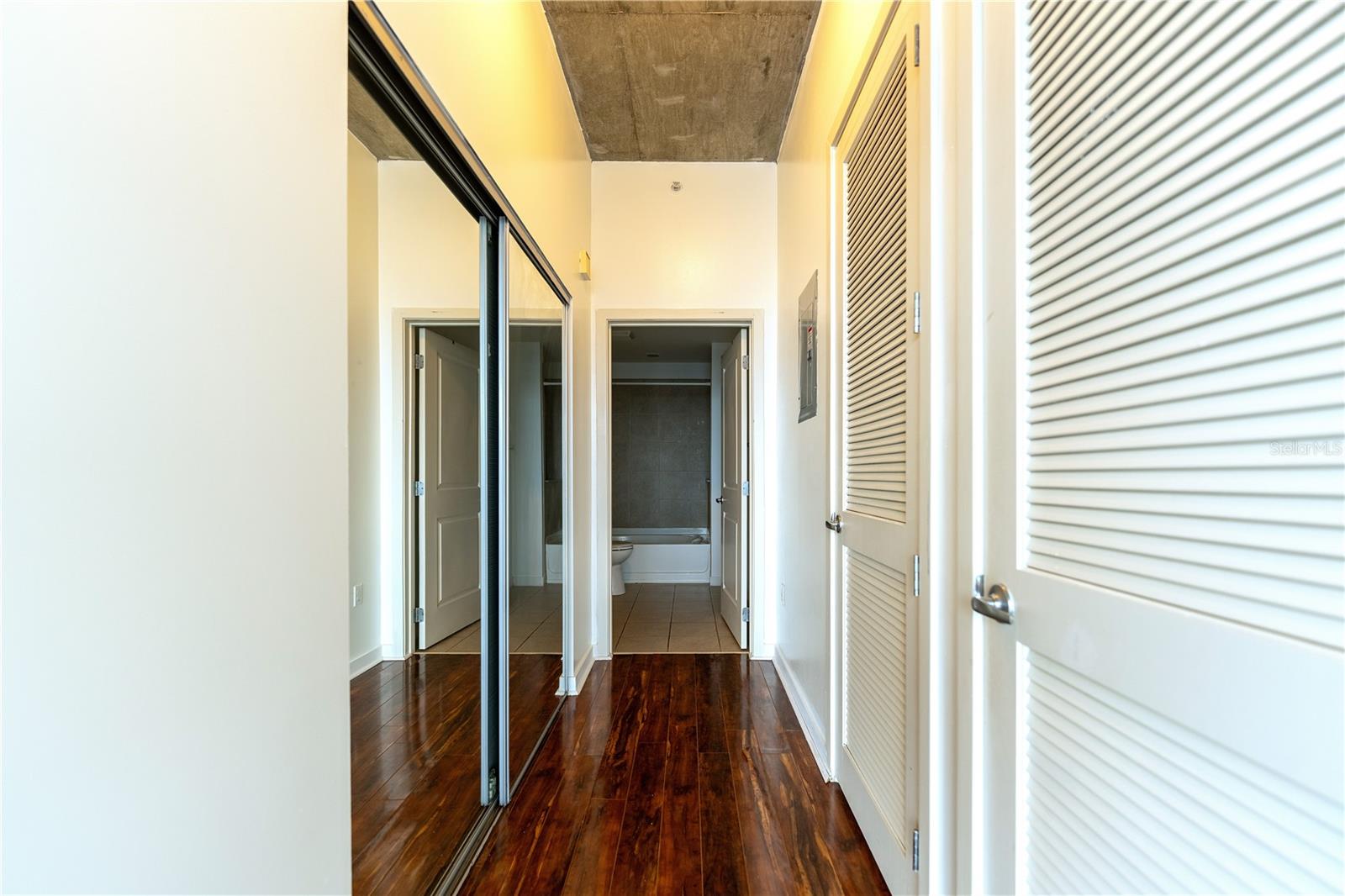 Image 23 of 26 For 155 Court Avenue 1113