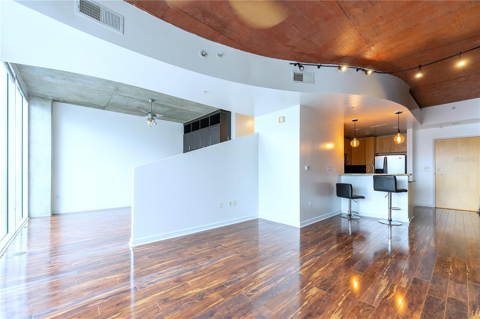 Image 5 of 26 For 155 Court Avenue 1113