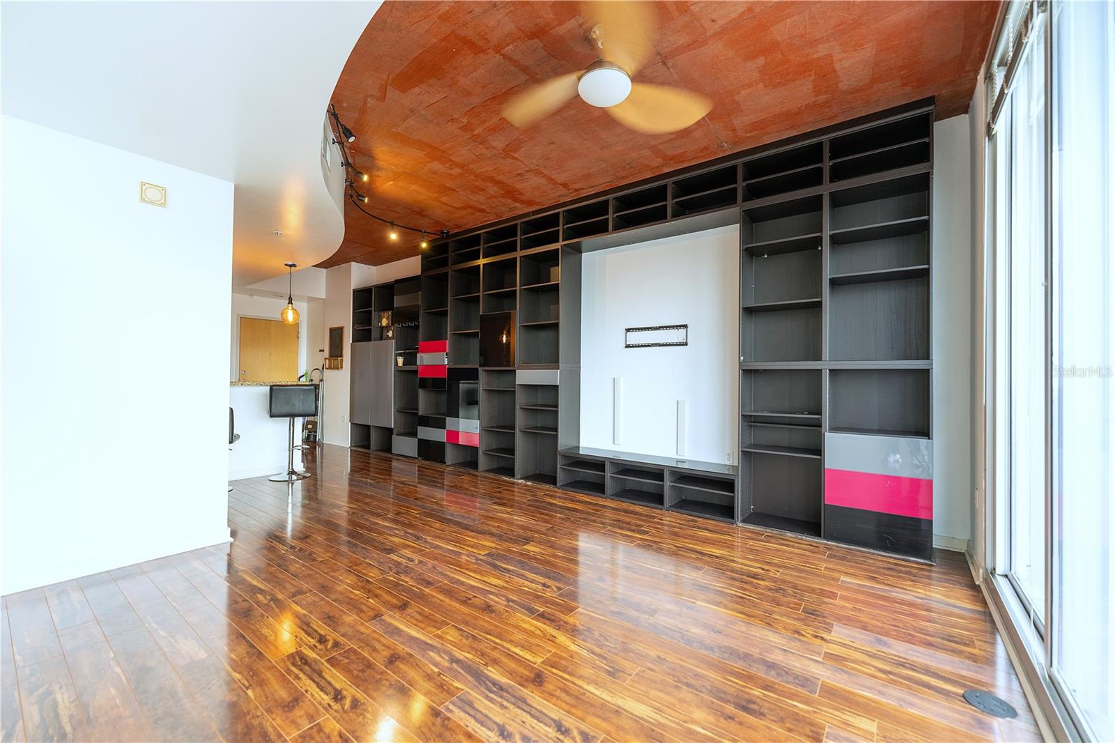Image 6 of 26 For 155 Court Avenue 1113