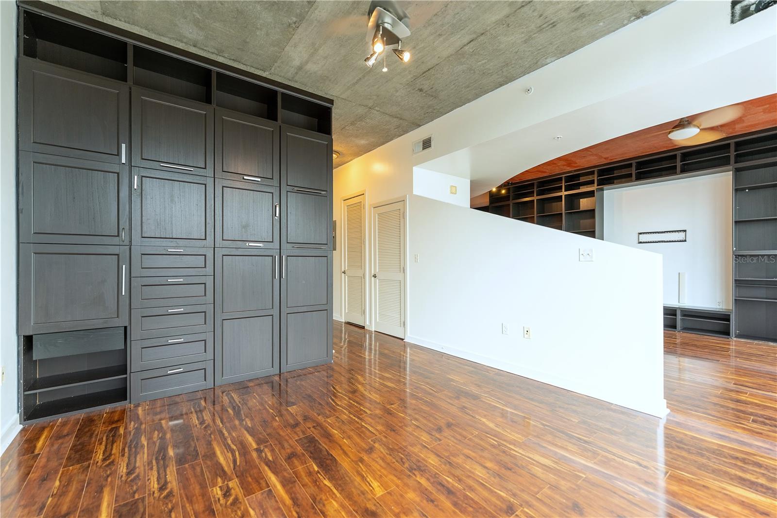 Image 8 of 26 For 155 Court Avenue 1113