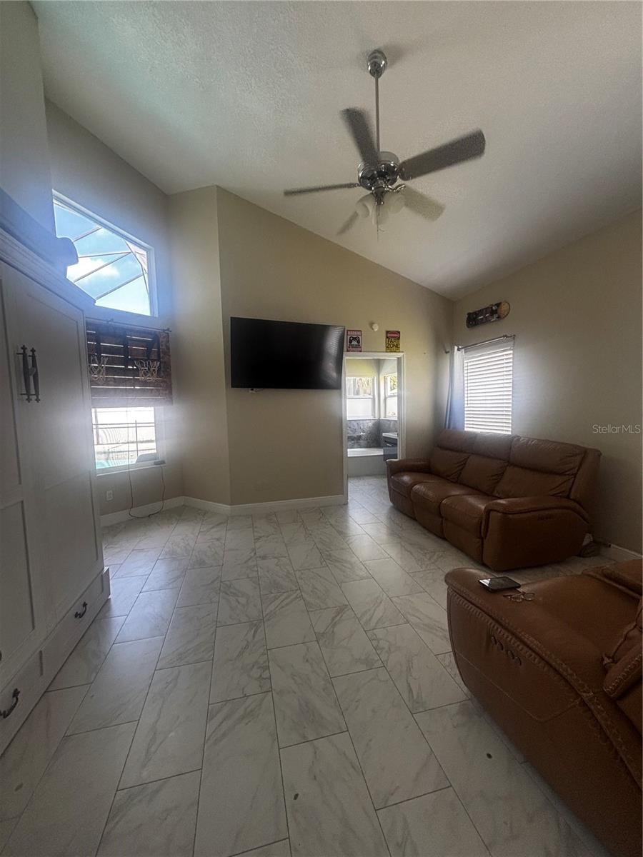 Image 11 of 33 For 12672 Lakebrook Drive
