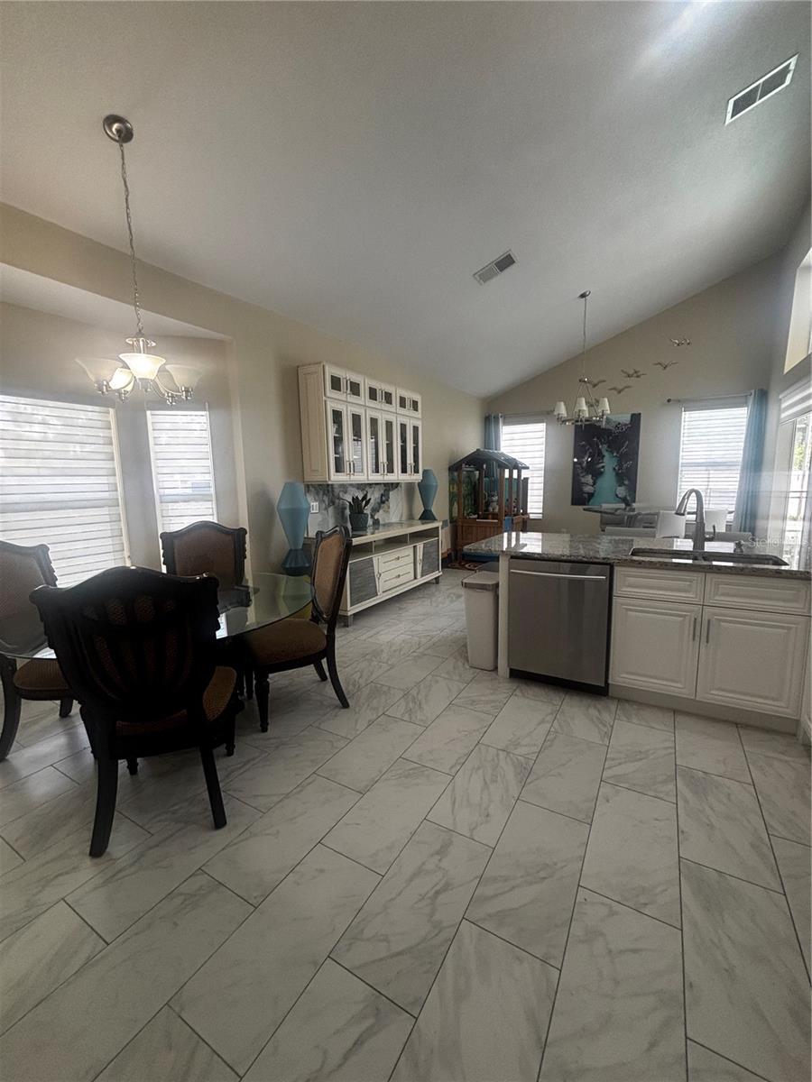 Image 12 of 33 For 12672 Lakebrook Drive