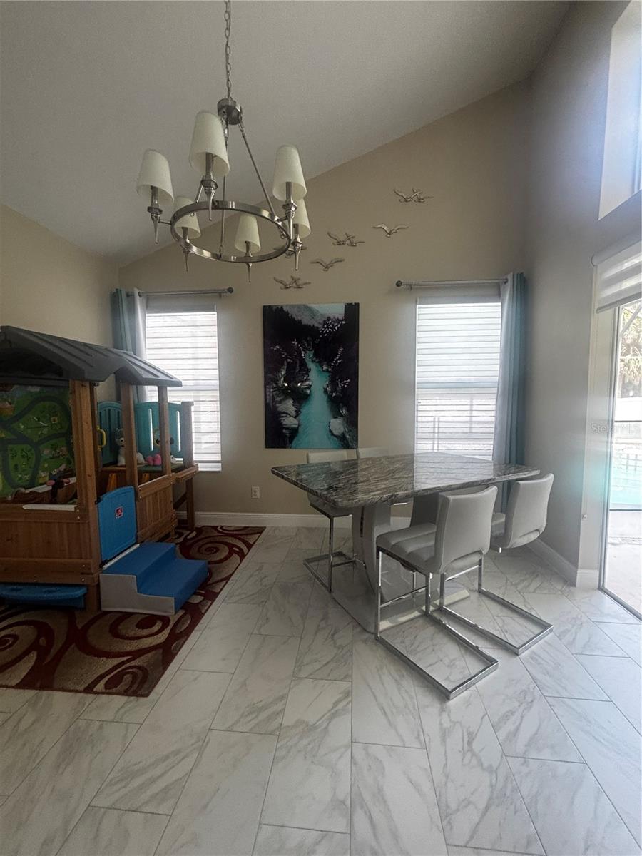 Image 14 of 33 For 12672 Lakebrook Drive