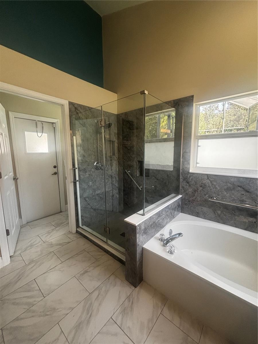Image 21 of 33 For 12672 Lakebrook Drive