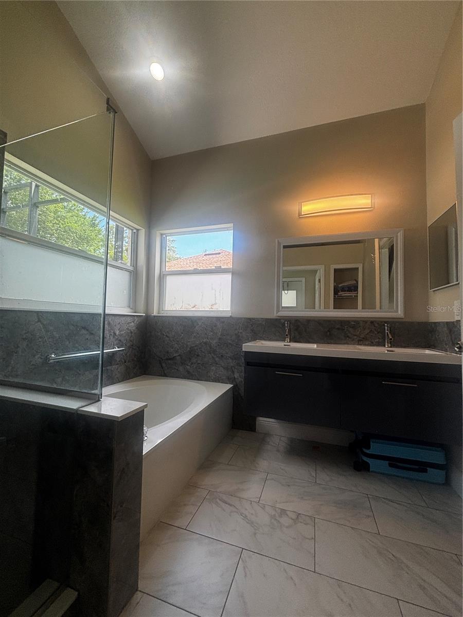 Image 22 of 33 For 12672 Lakebrook Drive