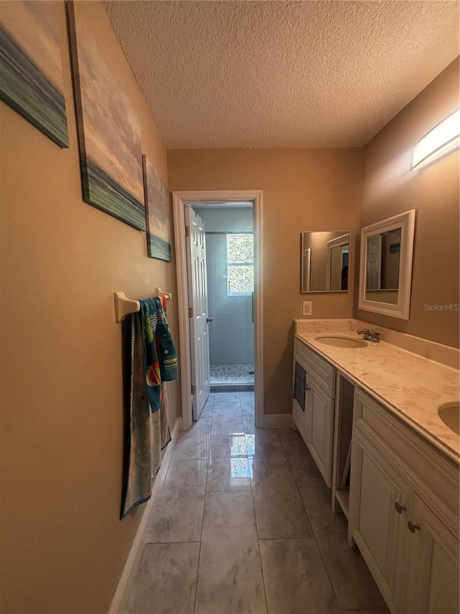 Image 25 of 33 For 12672 Lakebrook Drive