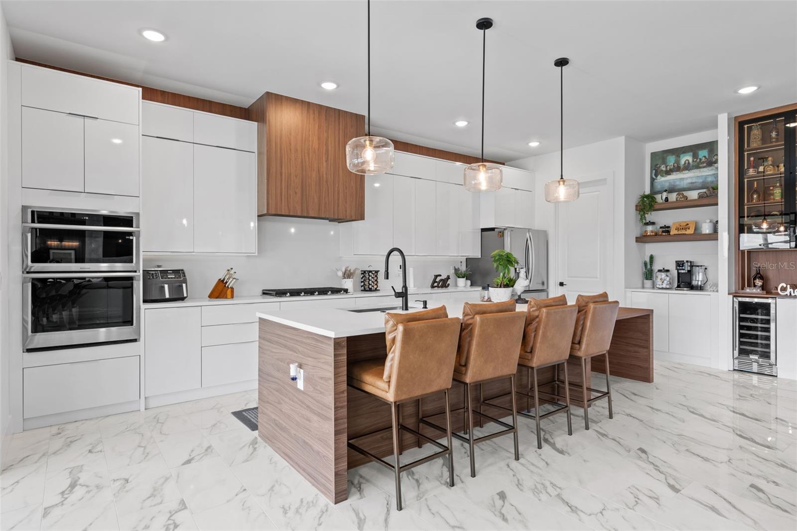 Image 12 of 41 For 15821 Vetta Drive