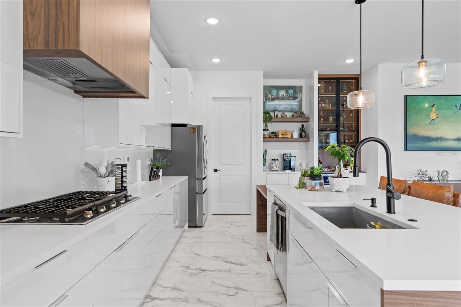 Image 13 of 41 For 15821 Vetta Drive