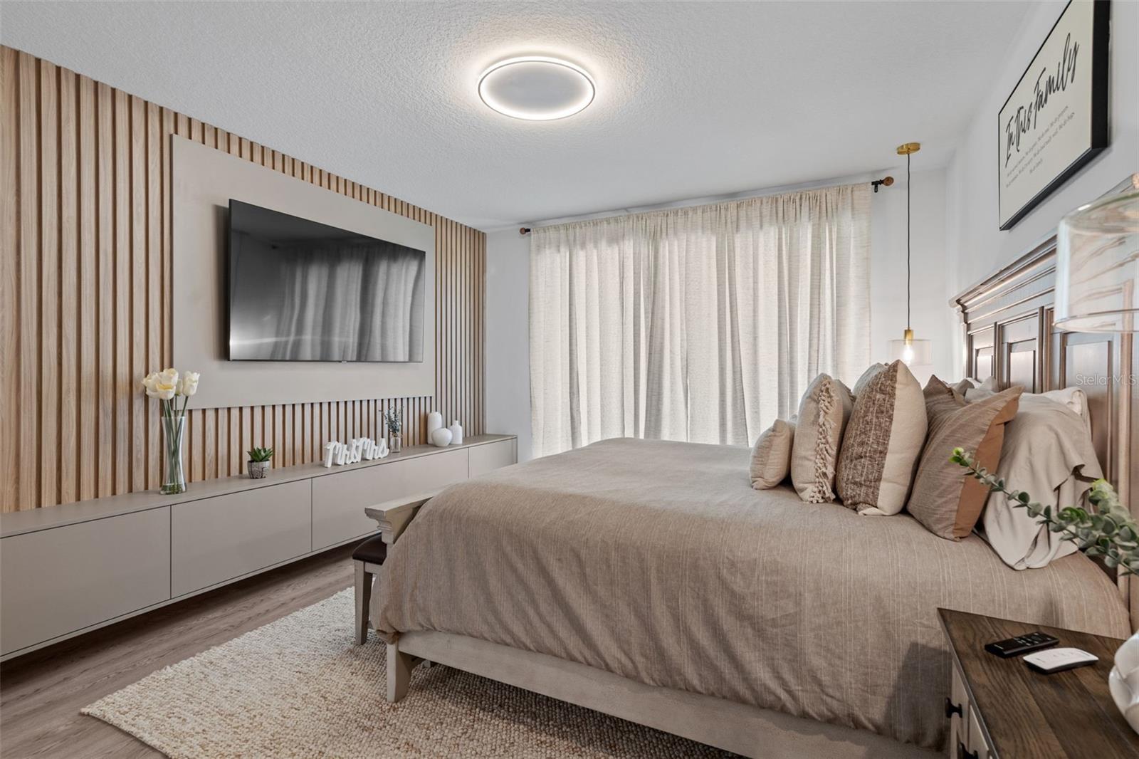 Image 21 of 41 For 15821 Vetta Drive