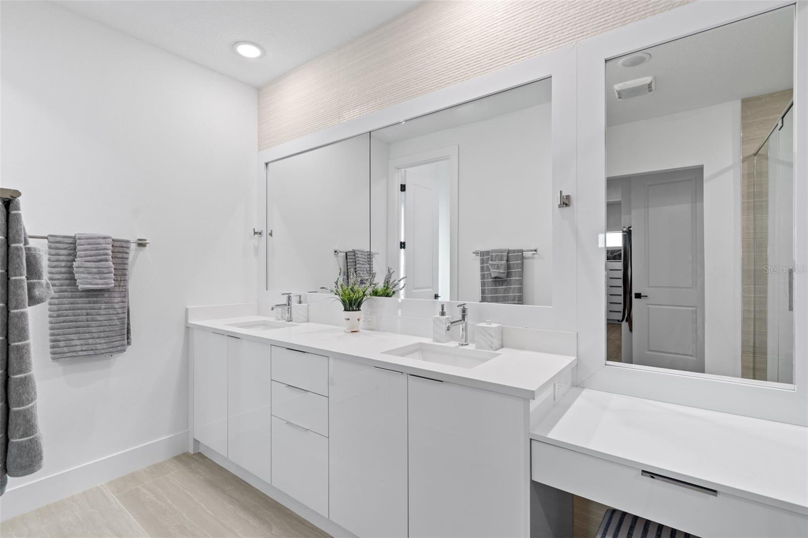 Image 23 of 41 For 15821 Vetta Drive