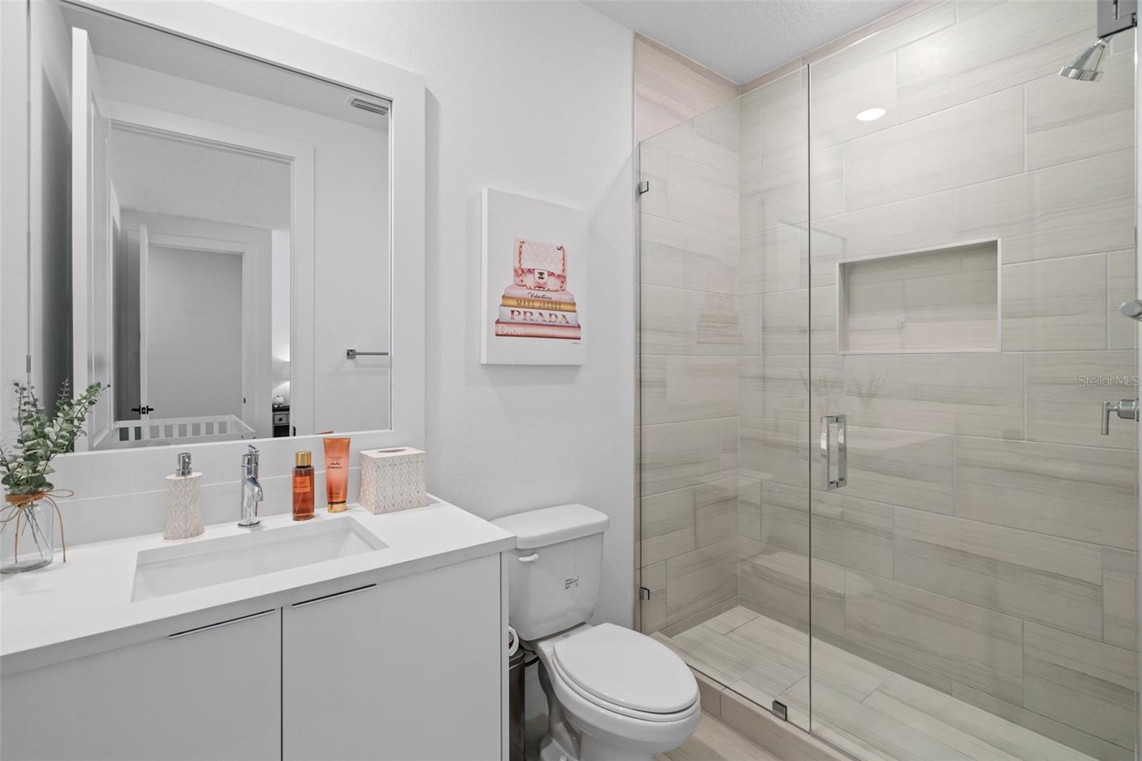 Image 29 of 41 For 15821 Vetta Drive