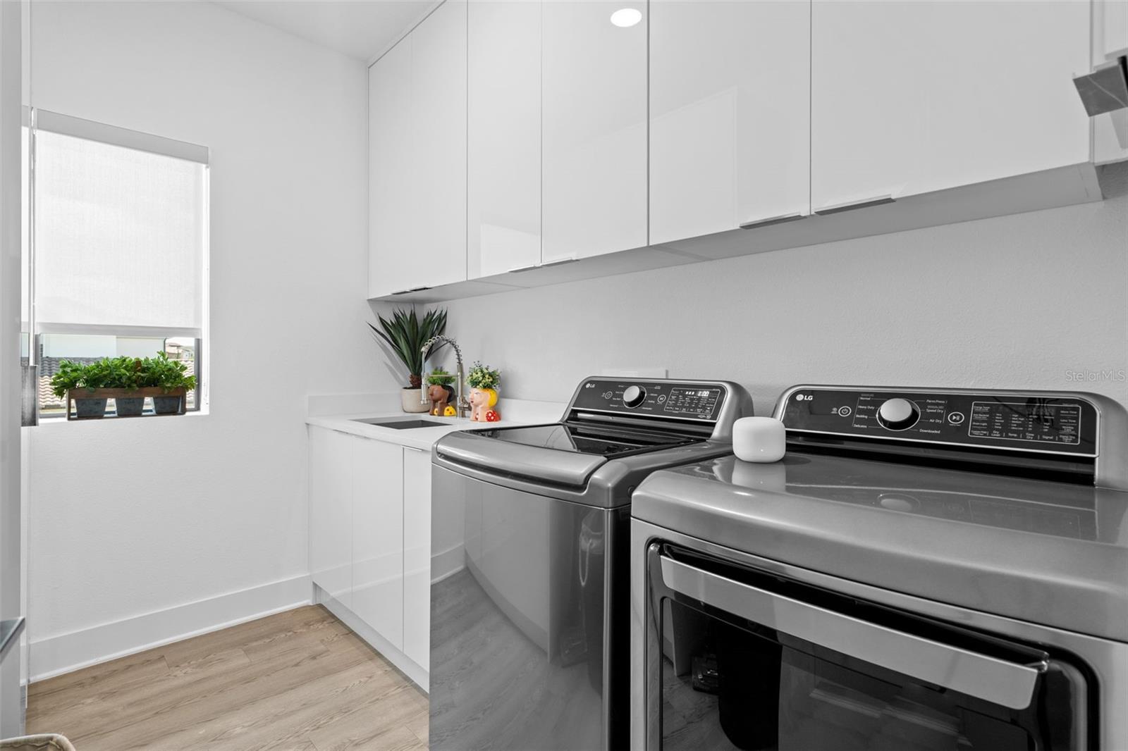 Image 33 of 41 For 15821 Vetta Drive