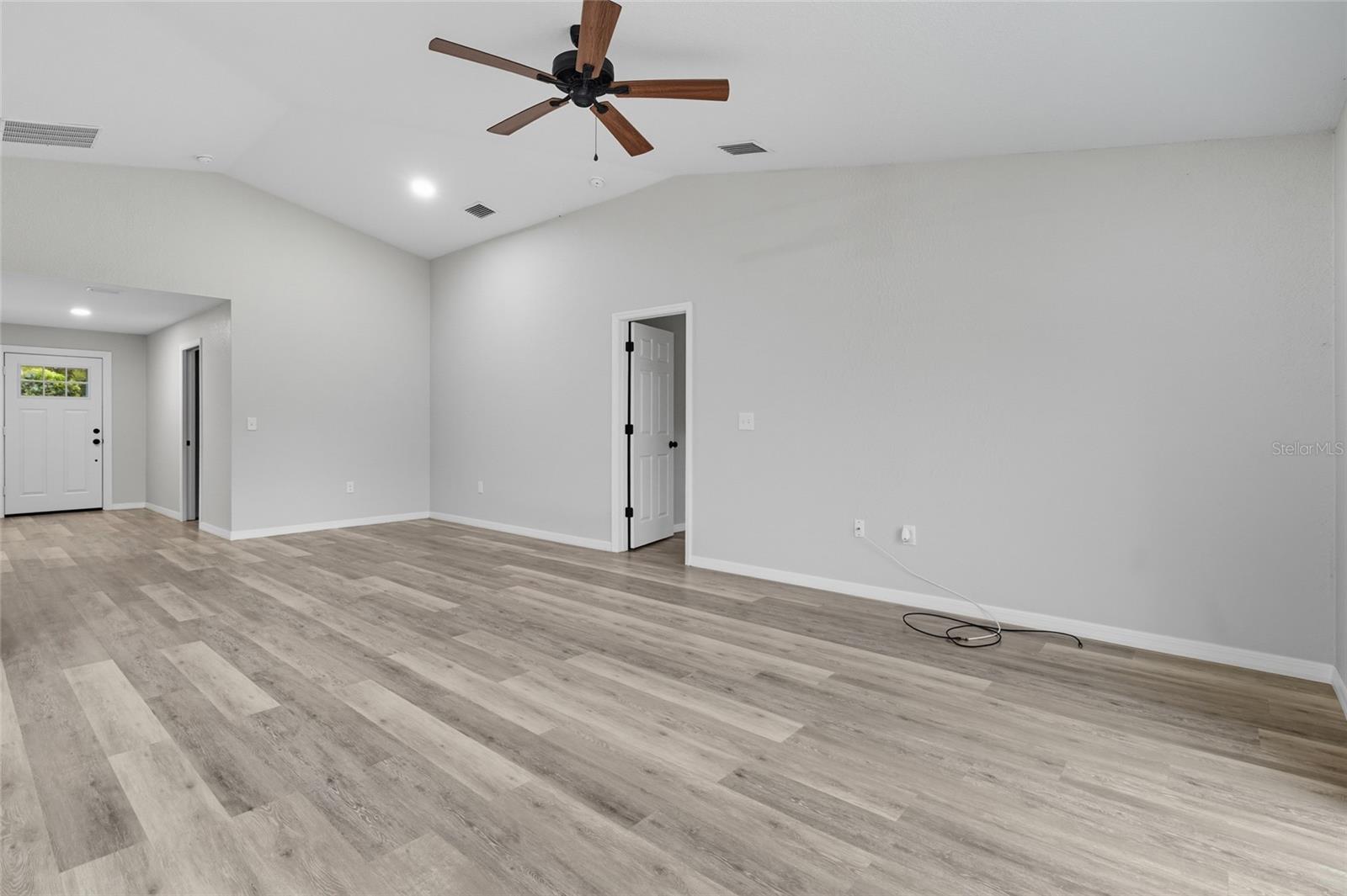 Image 21 of 42 For 125 2nd Street Se