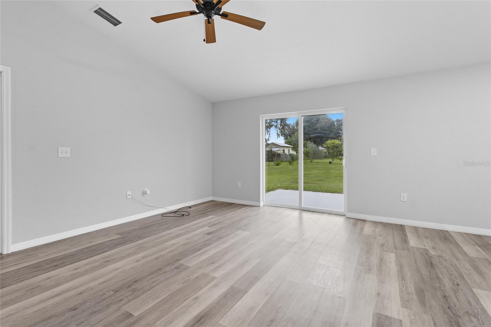 Image 22 of 42 For 125 2nd Street Se