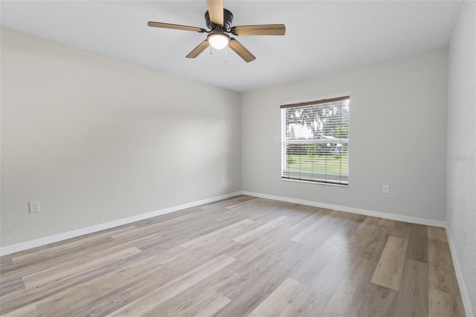 Image 24 of 42 For 125 2nd Street Se