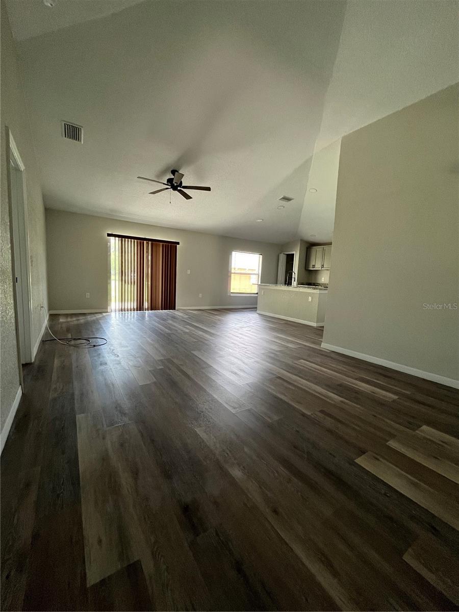 Image 5 of 20 For 125 2nd Street Se