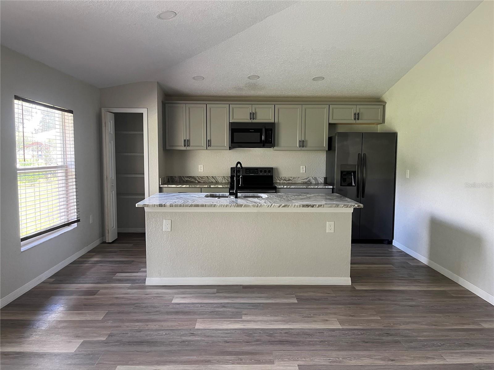 Image 8 of 20 For 125 2nd Street Se