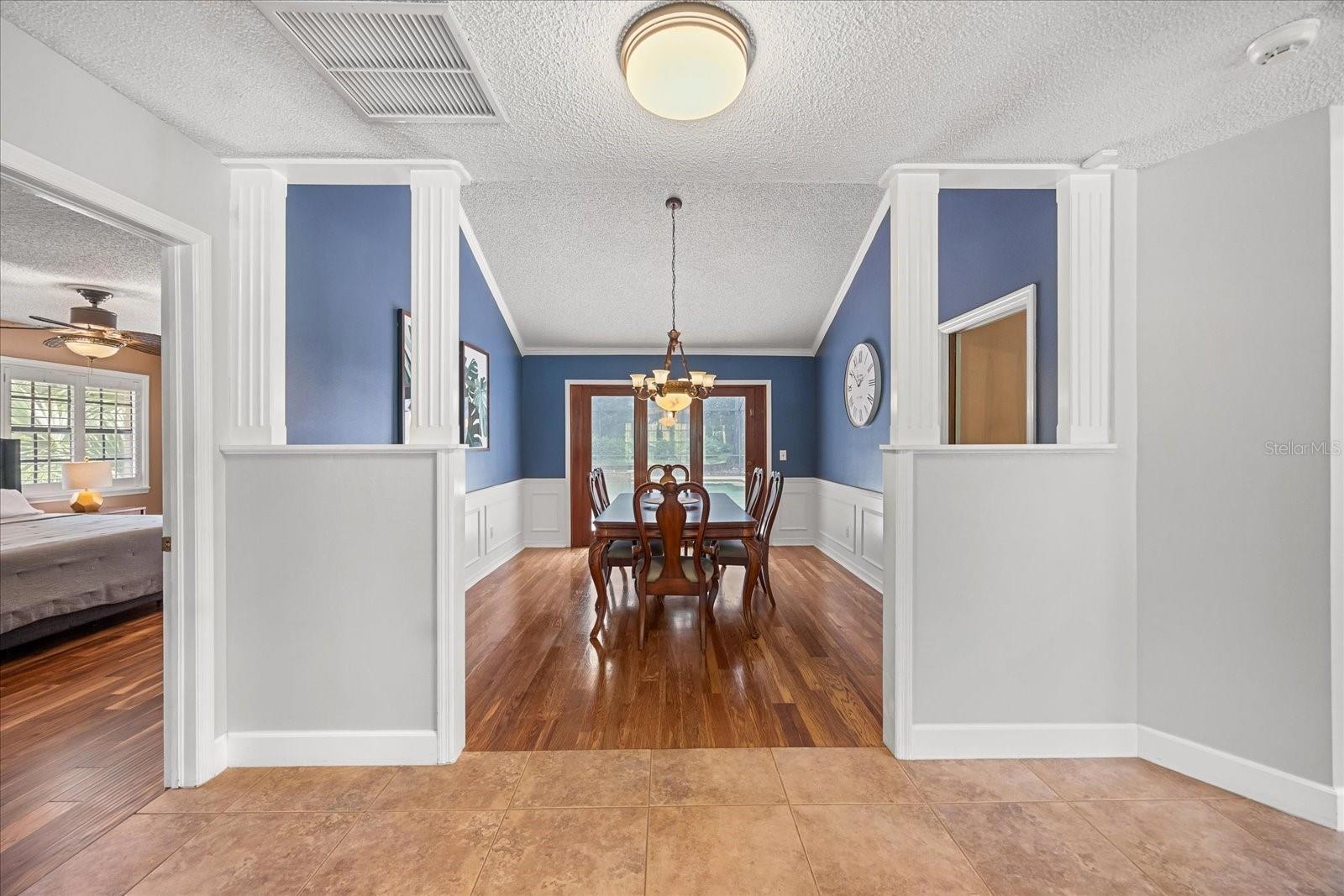 Image 17 of 63 For 205 Sweetwater Cove Boulevard
