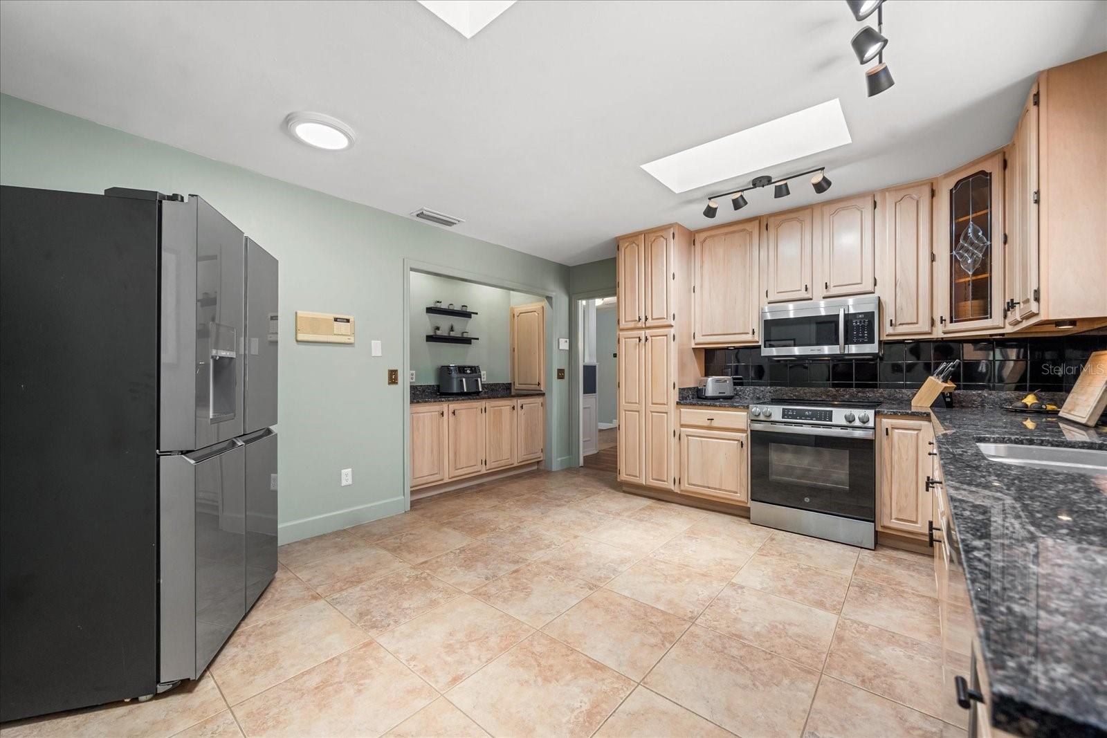 Image 19 of 63 For 205 Sweetwater Cove Boulevard