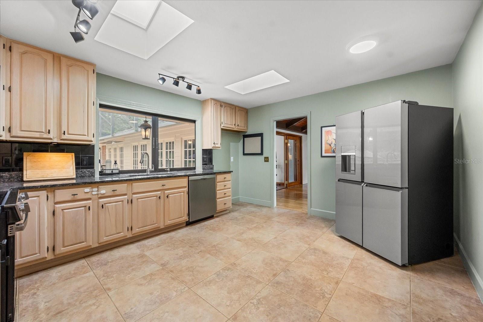 Image 20 of 63 For 205 Sweetwater Cove Boulevard