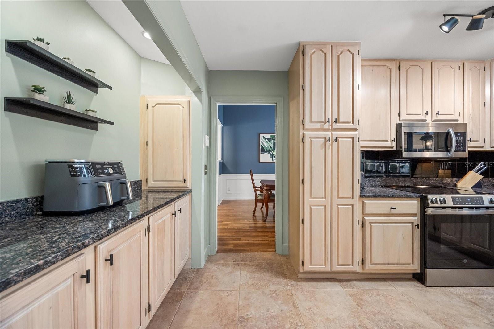 Image 22 of 63 For 205 Sweetwater Cove Boulevard