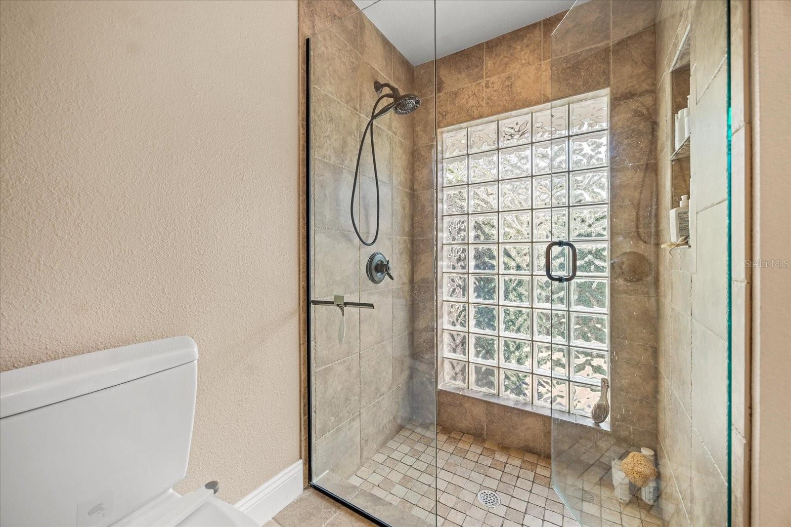 Image 27 of 63 For 205 Sweetwater Cove Boulevard