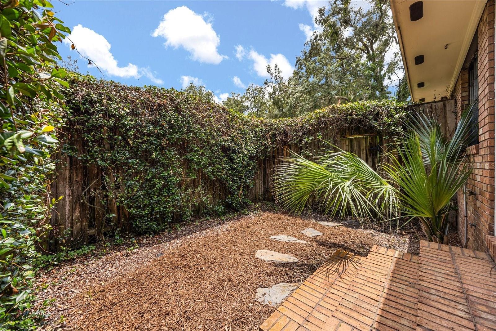 Image 29 of 63 For 205 Sweetwater Cove Boulevard