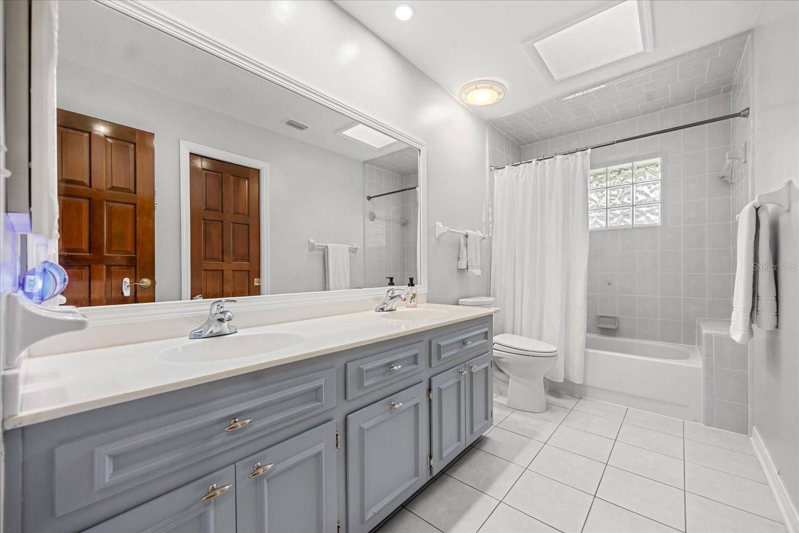 Image 37 of 63 For 205 Sweetwater Cove Boulevard